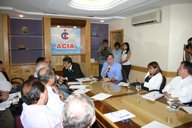 Prefeito e empresários na reunião ordinária da ACIA