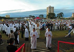 Pátio do Colégio São Francisco recebeu grande público para as celebrações do Corpus Christi