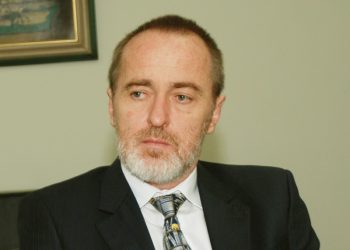 Reitor da UEG é afastado do cargo