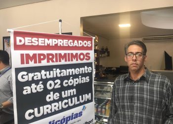 Guilherme Maranhão, empresário que imprime currículos de graça para desempregados em Goiânia — Foto: Rodrigo Gonçalves/G1