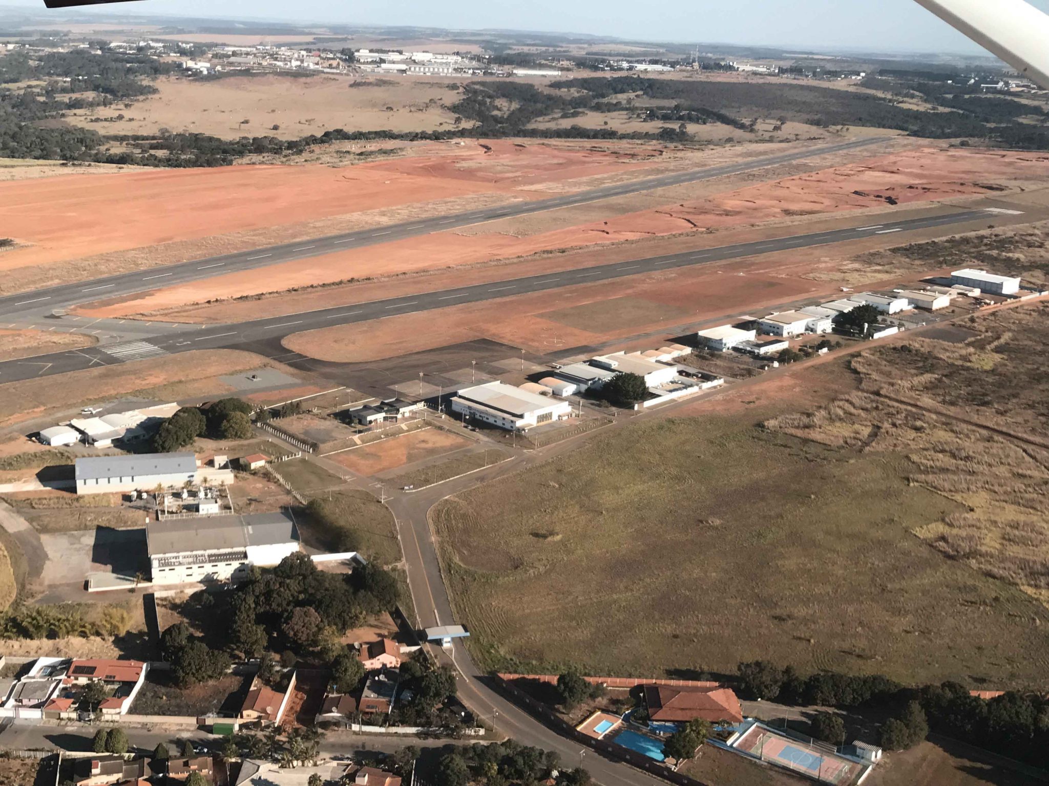 Aeroporto Civil de Anápolis, sem quadro de operadores, funciona de forma precária Contexto Aeroporto Civil de Anápolis, sem quadro de operadores, funciona de forma precária Contexto