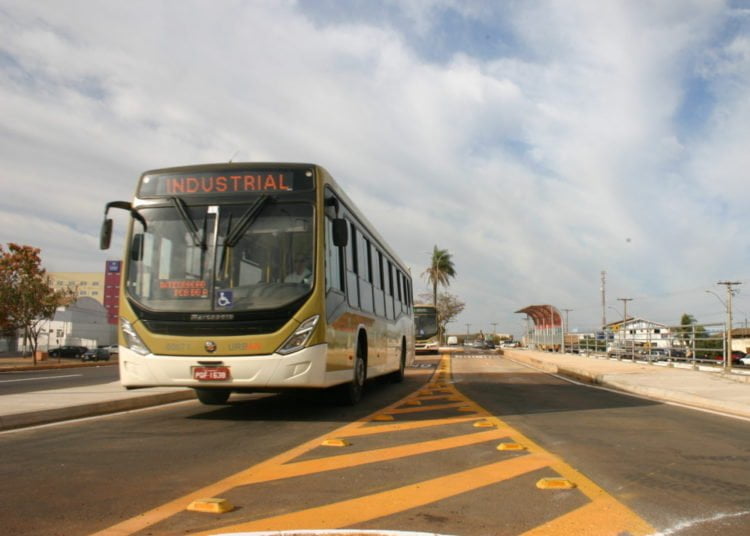 foto de ônibus do transporte coletivo em anápolis