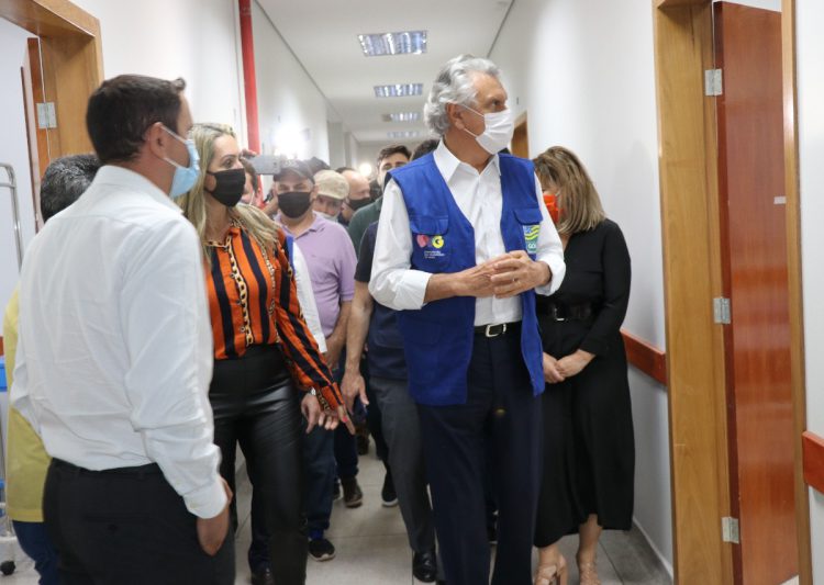 Chefe de imprensa, que também esteve no local, testou positivo