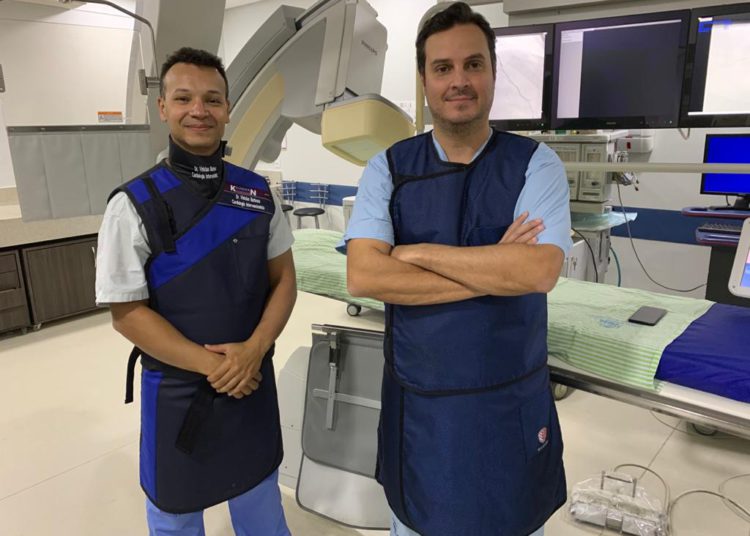 Dr. Vinicius Barbosa e Dr. Fabricio Caied - Responsáveis pelo procedimento