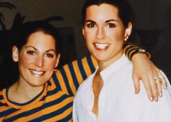 (Susan G. Komen com a irmã Nancy Brinker)
