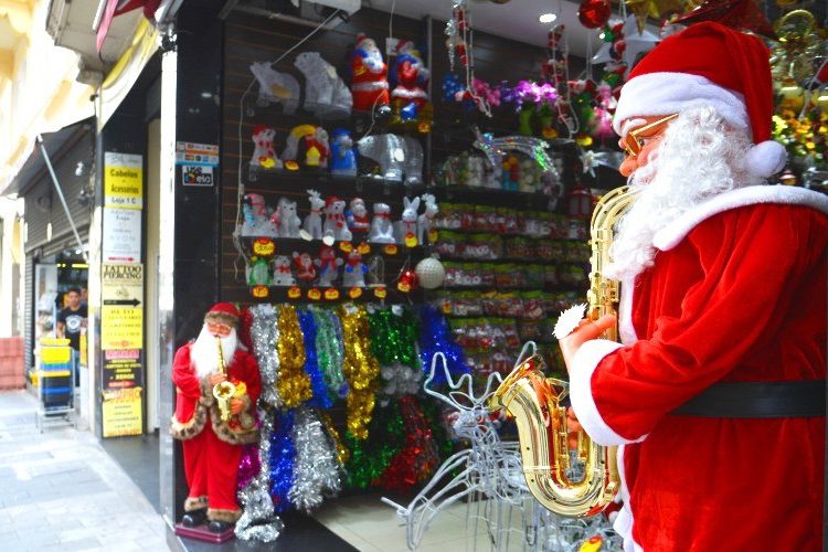 São Paulo - Comércio do centro da capital se prepara para as vendas de Natal (Rovena Rosa/Agência Brasil)