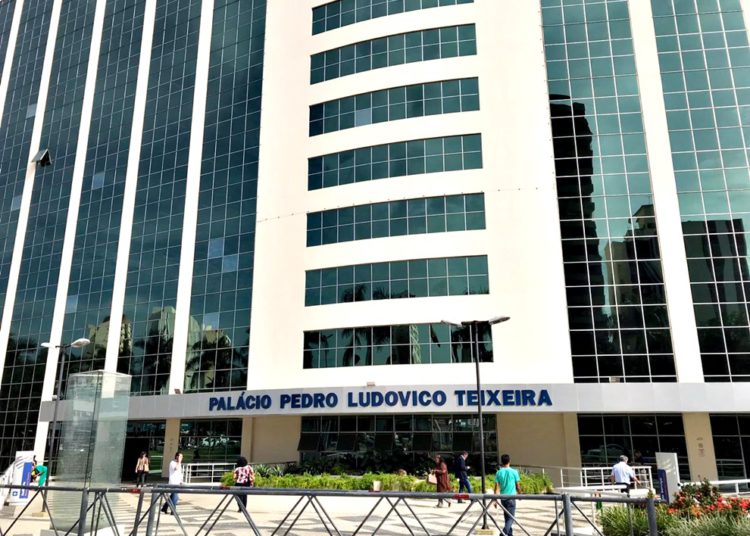 palacio-pedro-ludovico-teixeira