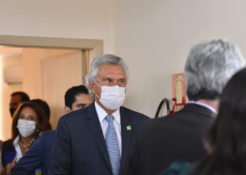 Caiado alerta população para manutenção do uso da máscara e distanciamento social (Foto: Jucimar de Sousa/Mais Goiás)