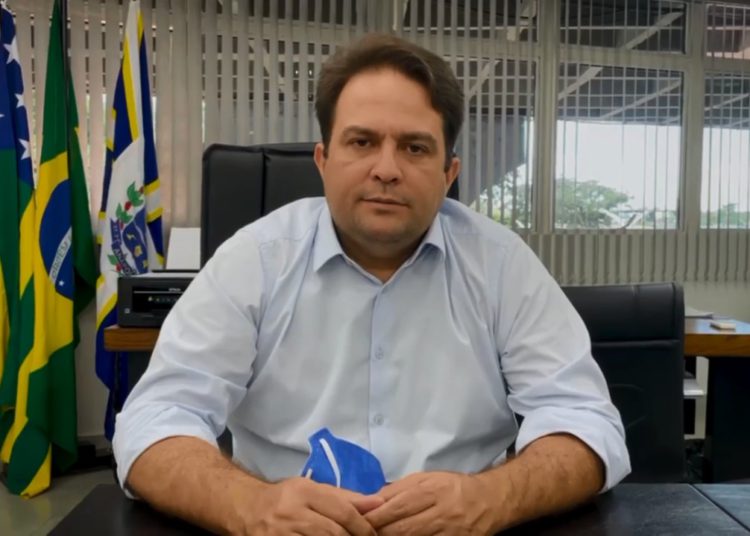 Prefeito Roberto Naves, em vídeo onde declara o fechamento das atividades não essenciais em Anápolis por 14 dias