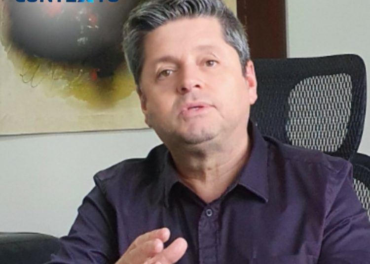 Jornalista Vander Lúcio Barbosa é diretor geral da Empresa Goiana de Notícias(jornal, portal, outdoor, busdoor e indústria gráfica) e presidente da APAE ANÁPOLIS