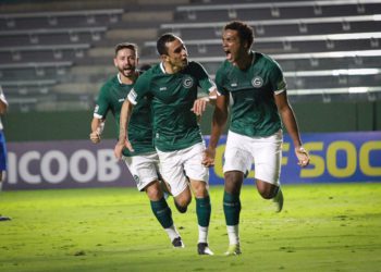 Bruno Mezenga anotou um dos três gols do Goiás (Foto: Comunicação/GEC)