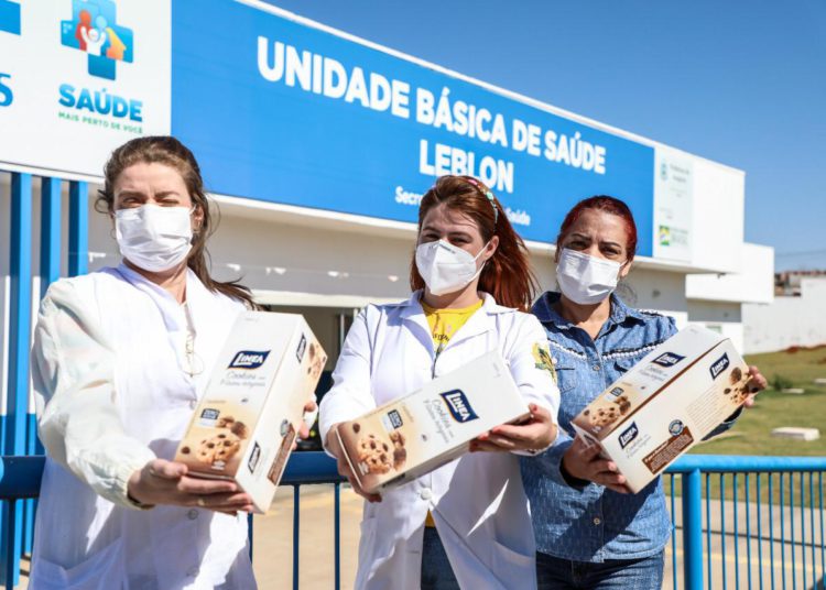 A ação faz parte do programa Voluntários do Coração e beneficiou algumas unidades de saúde da cidade