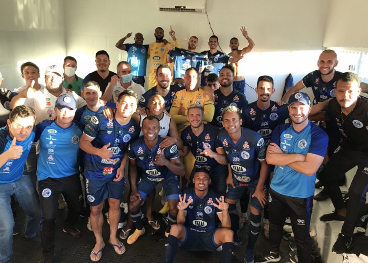 Azulão saiu vitorioso no clássico do Vale do São Patrício por 3 a 0 (Foto: Comunicação/Goianésia)