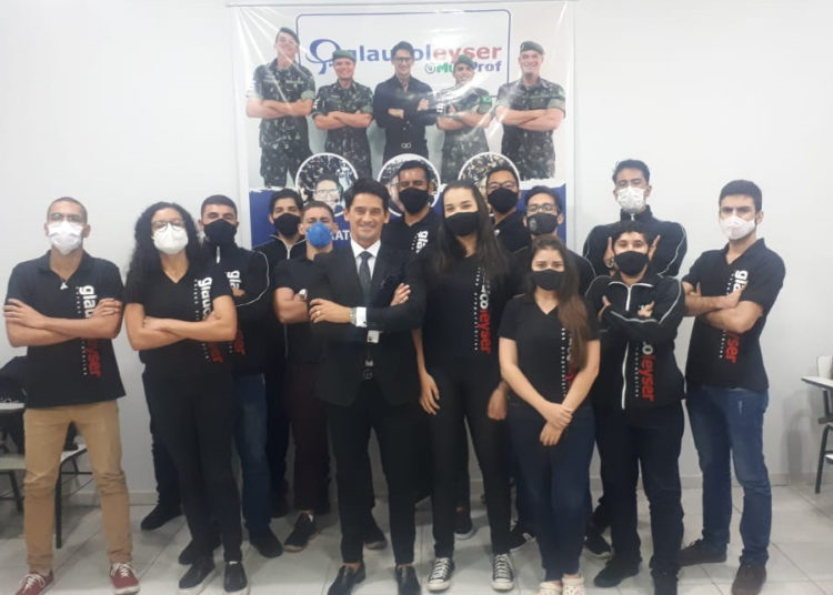 Mais de oito mil alunos já passaram pelo curso, que vem ganhando espaço pela disciplina e preparação em alto nível