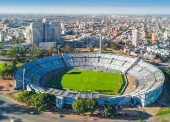 Estádio Centenário, no Uruguai, recebe a decisão entre Flamengo e Palmeiras