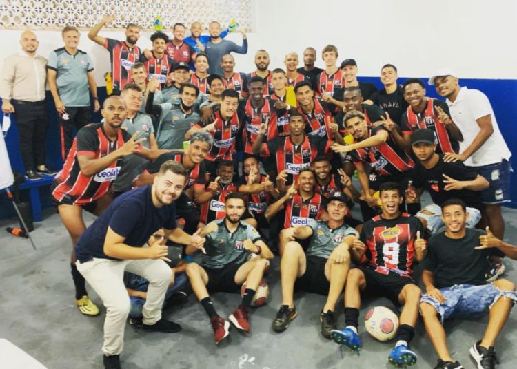 GRUPO DO ANÁPOLIS REUNIDO APÓS VITÓRIA DIANTE DO GOIANÉSIA