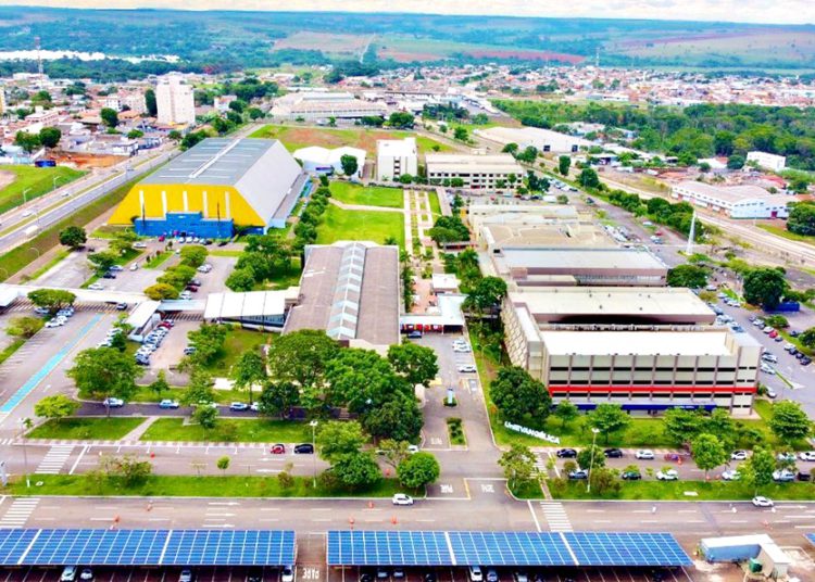 foto panorâmica mostrando os prédios e ginário da Unievangélica de Anápolis