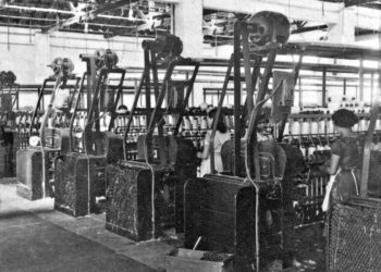 foto da história de anápolis, com o interior da companhia de tecelagem de algodão