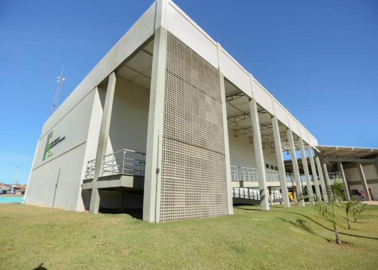 fachada de prédio do ifg campus anápolis
