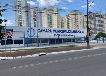 frente da câmara municipal de anápolis