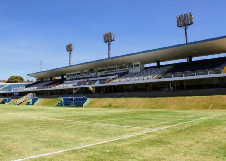 foto do estádio jonas duarte, em anápolis