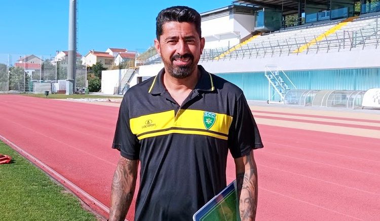 treinador Wender Said, com a camisa do SC Covilhã