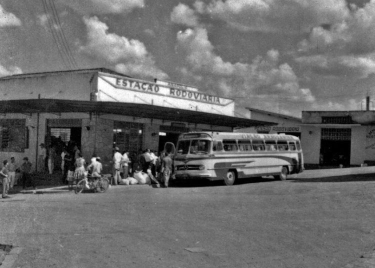 foto histórica da estação rodoviária de anápolis. Foto presente na publicação fragmentos da história.