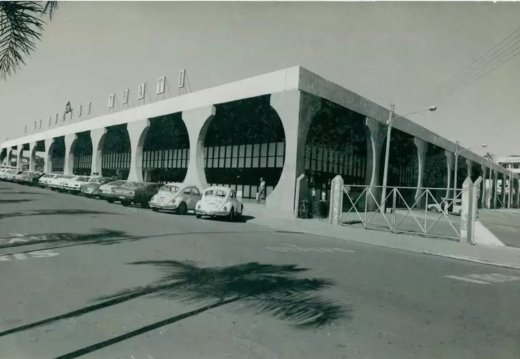 foto do centro administrativo de anápolis, em registro do fragmentos da história