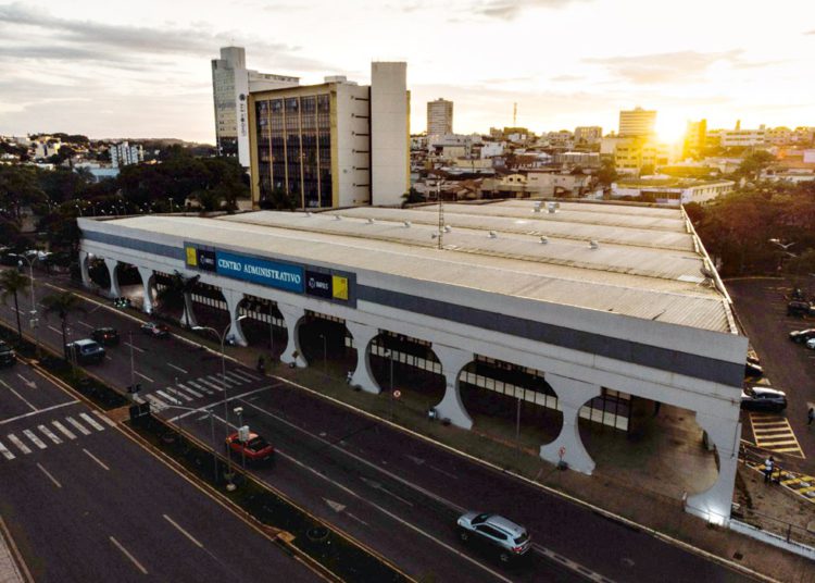 #PraTodoMUndoVer: A imagem mostra a fachada da Prefeitura de Anápolis na Avenida Brasil