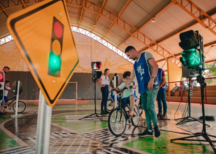 foto de ação do CMTT em escola visando a educação no trânsito