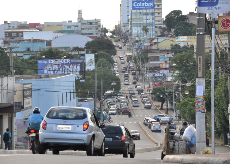 foto do trânsito na avenida goiás, em anápolis