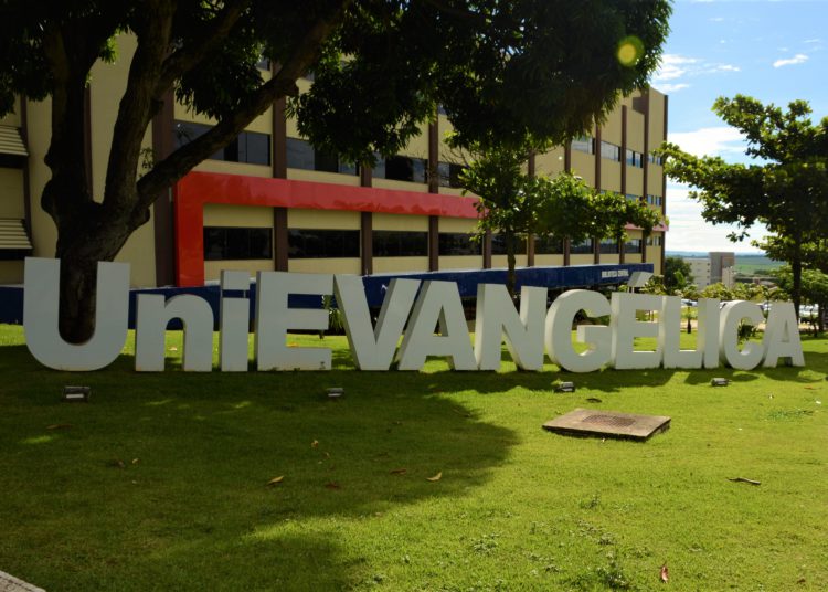 foto de letreiro com a palavra unievangélica