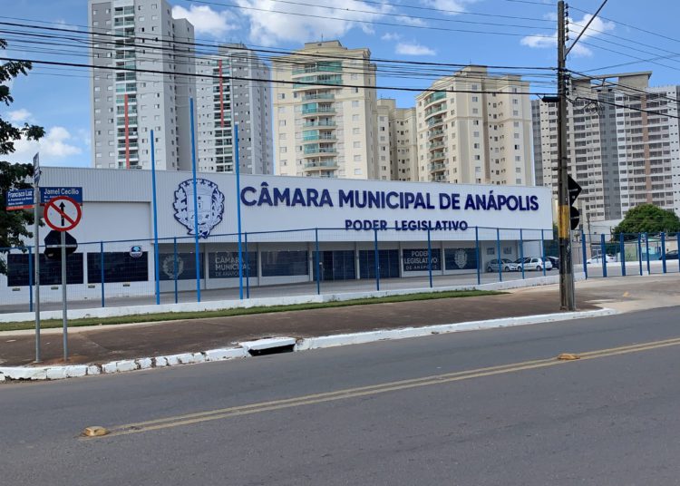 foto da entrada da câmara municipal de anápolis, que adotará código de ética e decoro para vereadores