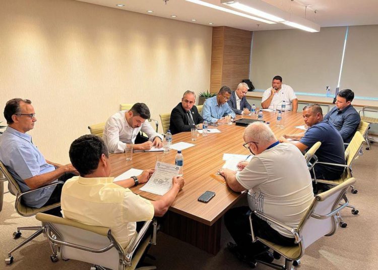 foto da reunião, na sede da FGF, dos representantes dos clubes que vão jogar a Divisão de Acesso 2022