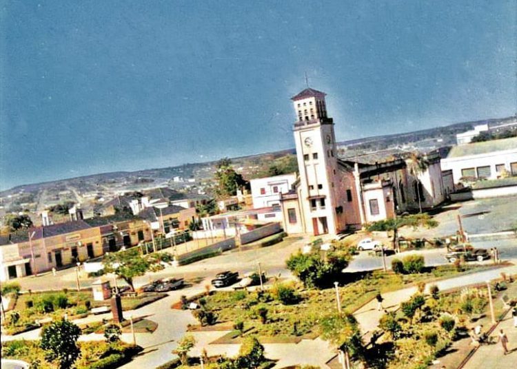foto histórica da praça bom jesus, na década de 60