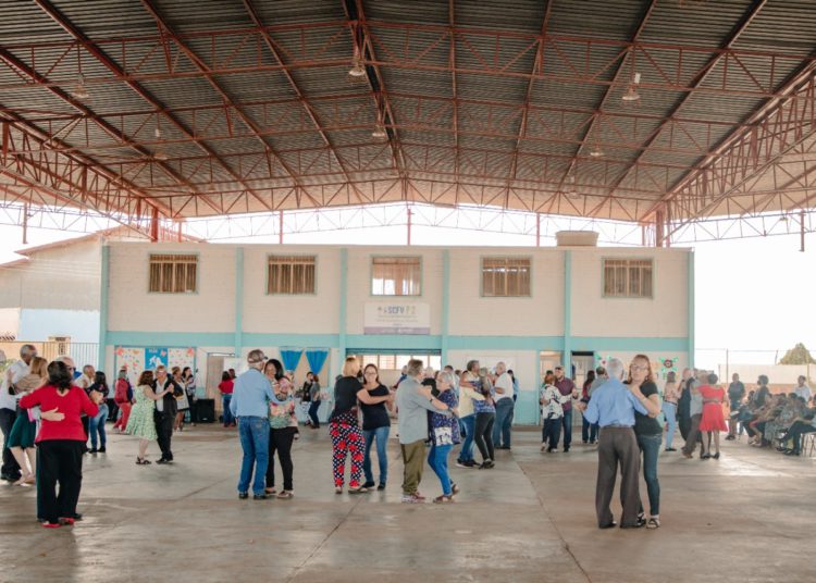foto da tarde dançante realizada no centro de convivência de idosos