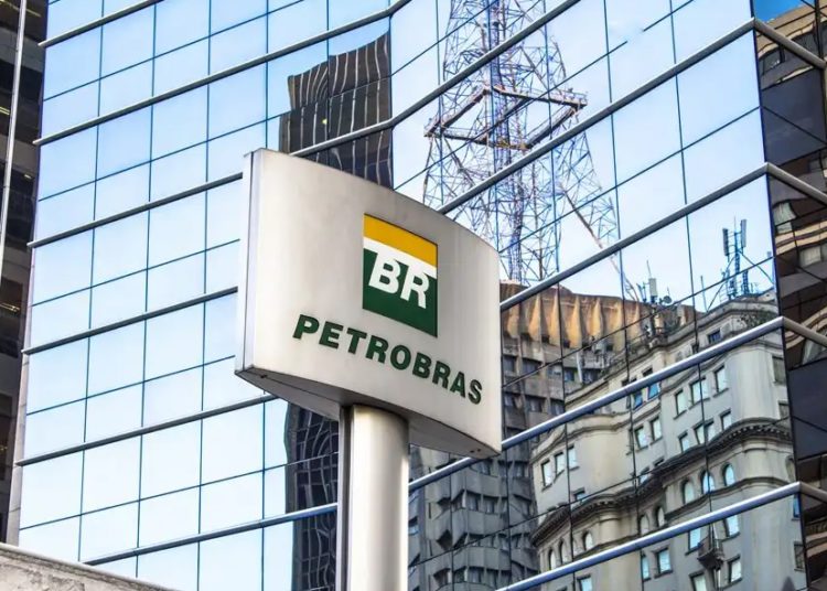 foto de placa com a logo da petrobras