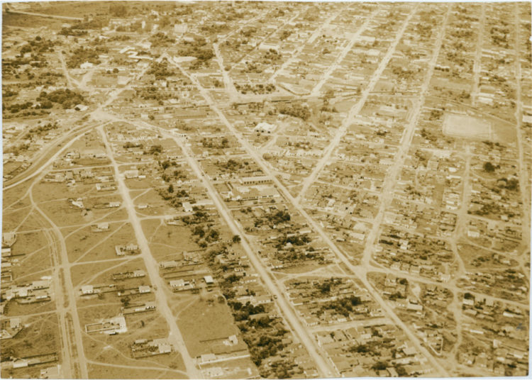 foto aérea de anápolis em 1956, fazendo parte da história do município