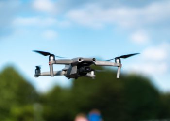 foto de drone em voo