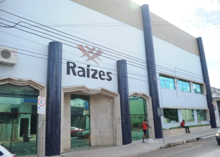 entrada da faculdade raízes, em anápolis