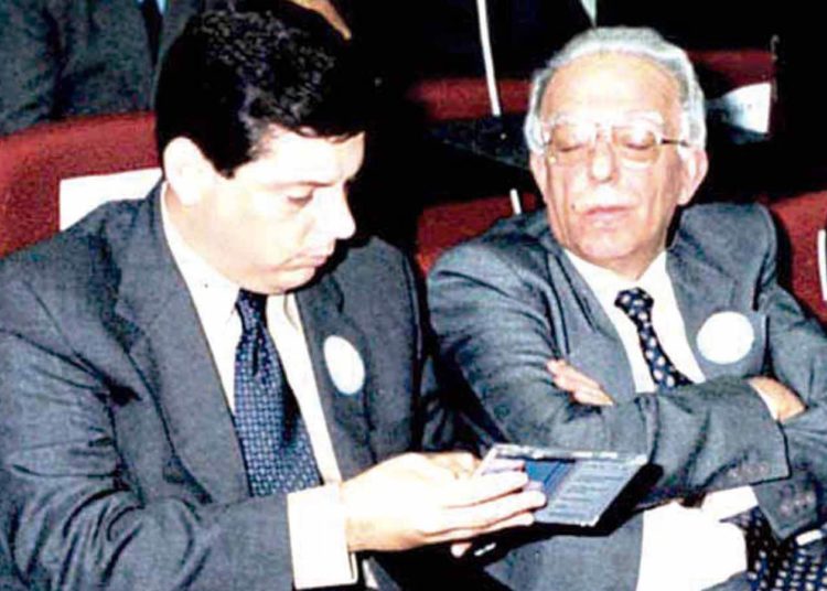 Foto registra o ex-governador Henrique Santillo e seu "afilhado" político, Marconi Perillo