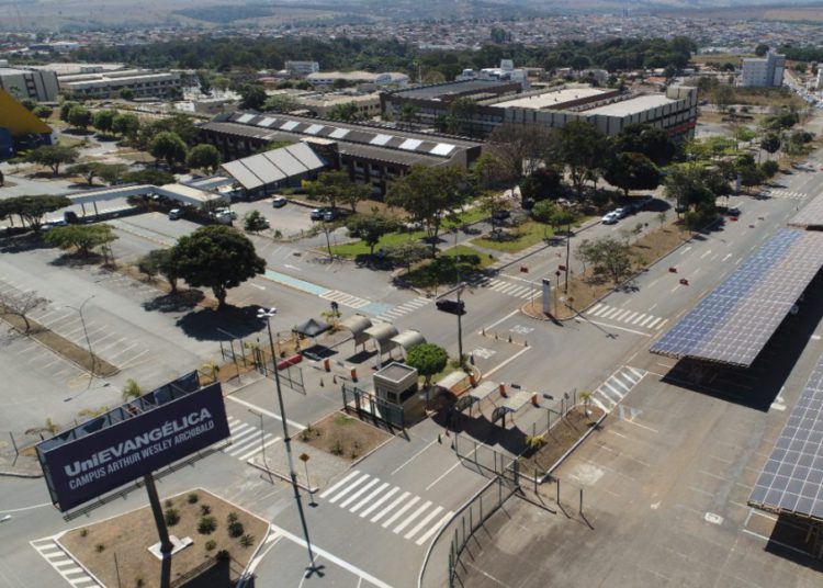 foto aérea da unievangélica