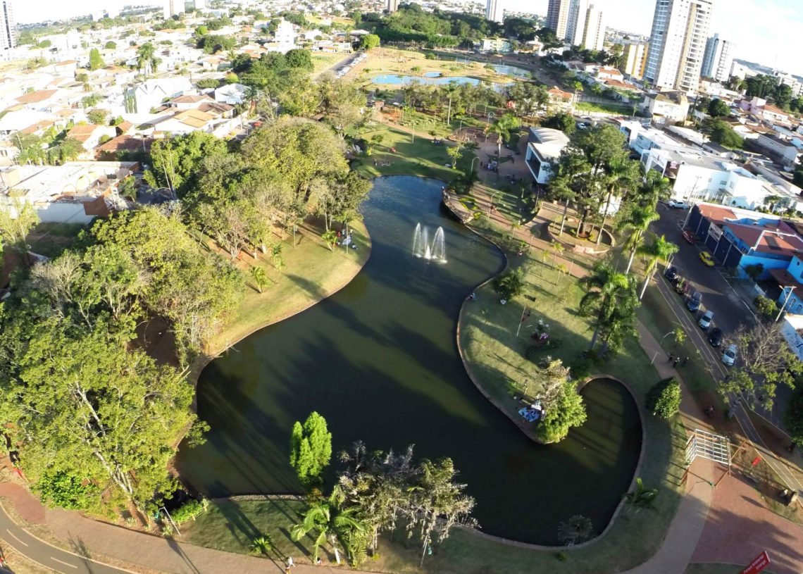 foto aérea do parque ipiranga, em anápolis