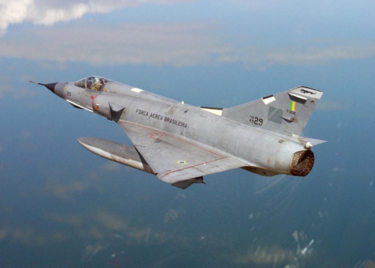 foto de mirage em voo