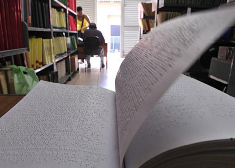 foto do quadrinho Super Braille em braille