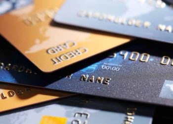 foto de vários cartões de crédito, representando a inadimplência