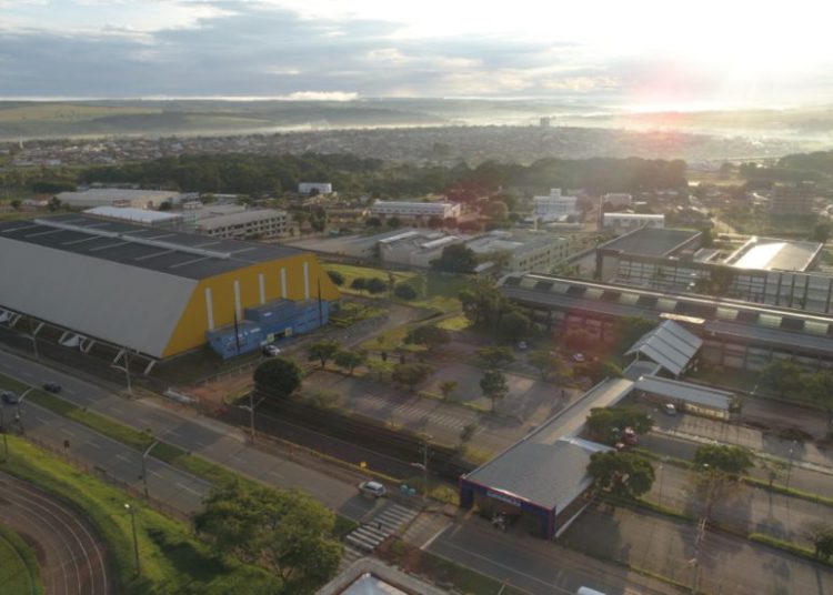 foto do campus da unievangélica em anápolis