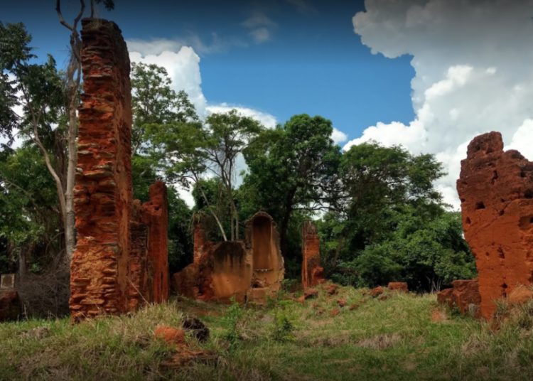 foto das ruínas de ouro fino, em goiás