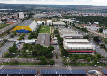 Complexo administrativo e educacional da Universidade Evangélica de Goiás, mantida pela AEE