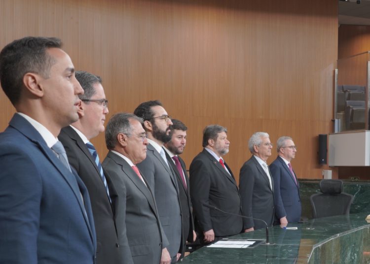 Ato solene no Poder Legislativo de Goiás rendeu homenagem aos 76 anos da Associação Educativa Evangélica